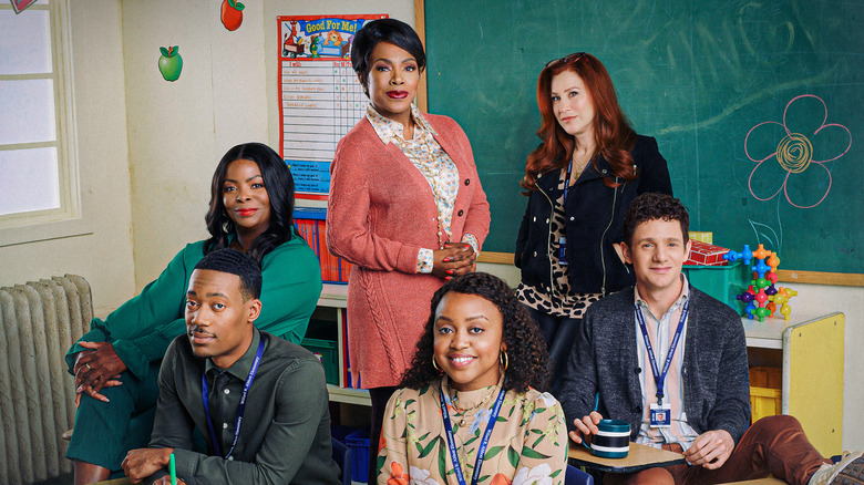 The cast of Abbott elementary posing for a group photo