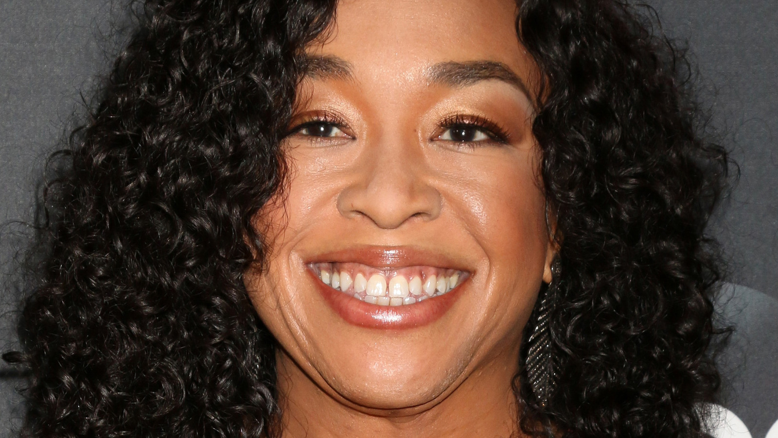 Shonda Rhimes Got Some Curious Pushback About The Grey S Anatomy Pilot