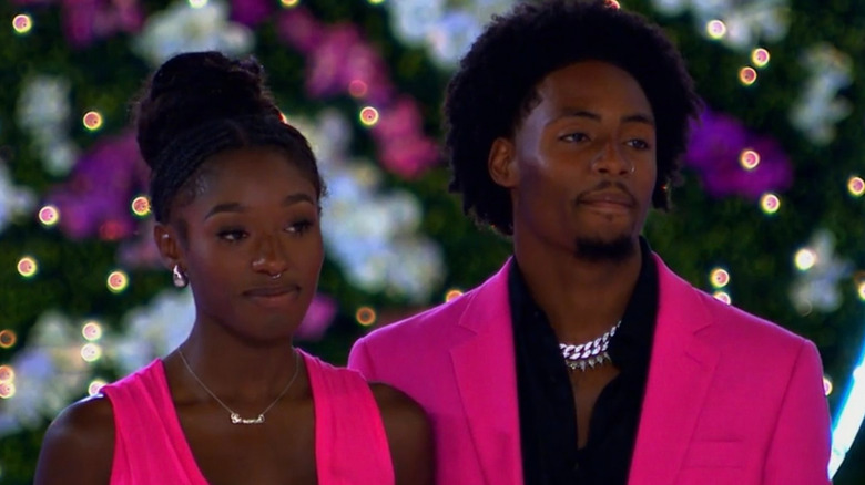 Kordell and Serena in pink outfits on Love Island