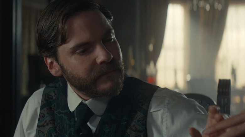 Daniel Bruhl looks right