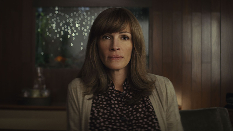 Julia Roberts looking pensive as Heidi Bergman in Homecoming