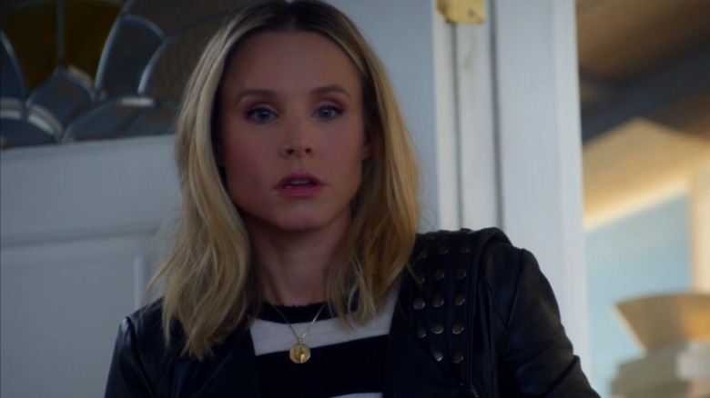 Veronica Mars finding something suspicious