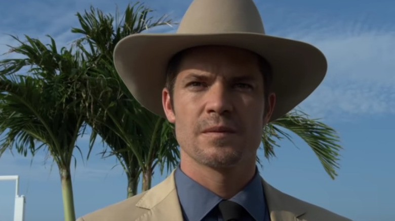 Raylan Givens in front of palm trees