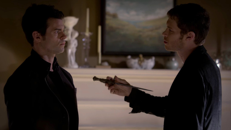 Klaus hands Elijah a stake on The Originals