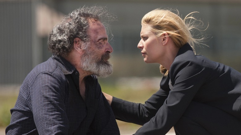 Carrie talking to Saul at the prisoner swap
