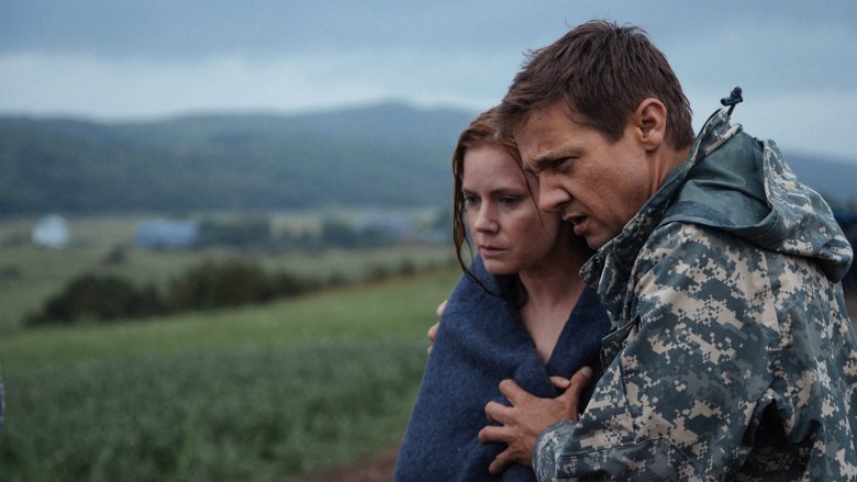 Jeremy Renner and Amy Adams in Arrival