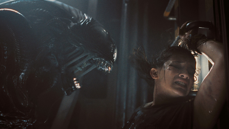 Xenomorph confronts Rain