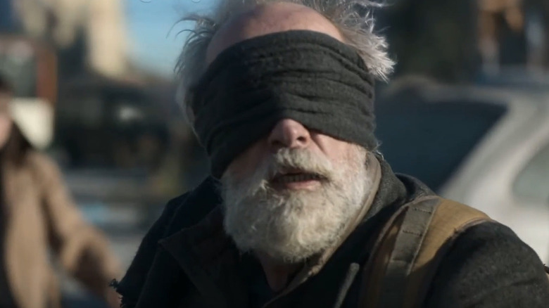 Roberto in the street blindfolded