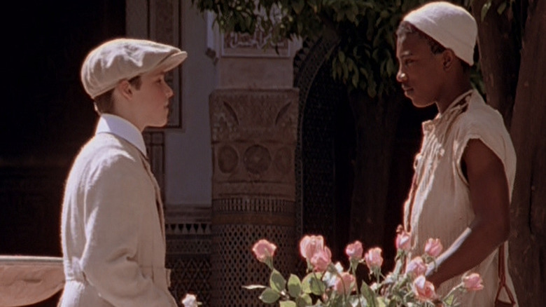 Young Indy talking to a Moroccan child