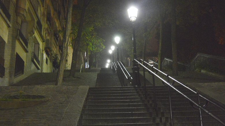 Rue Foyatier staircase at night