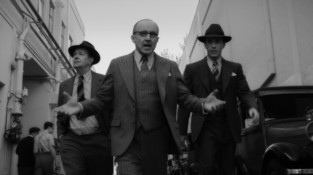 Gary Oldman as Herman Mankiewicz, Arliss Howard as Louis B. Mayer and Tom Pelphrey as Joe Mankiewicz in Mank