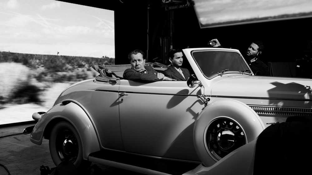 Gary Oldman films a Mank scene in front of a rear-projection screen