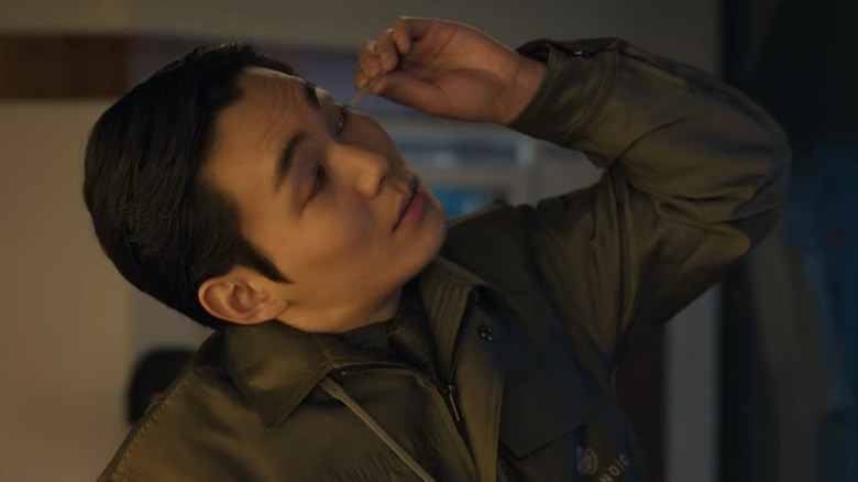 Sang-Hoon pouring eye drops