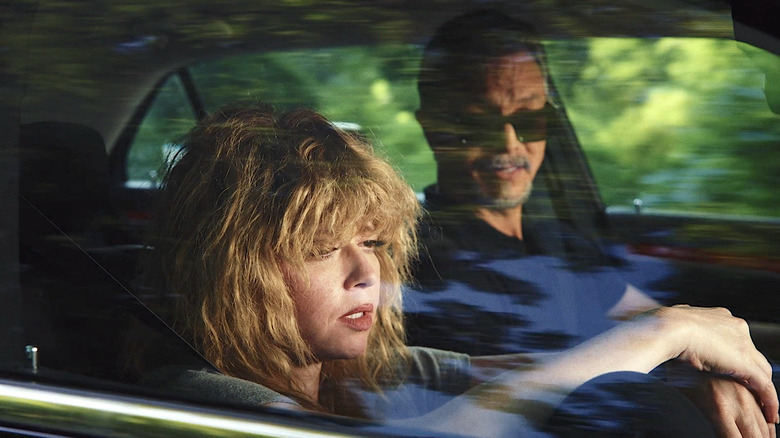 Benjamin Bratt serenades Natasha Lyonne