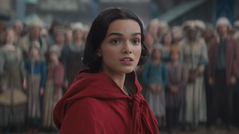 Snow White wears a red cloak in Snow White (2025)