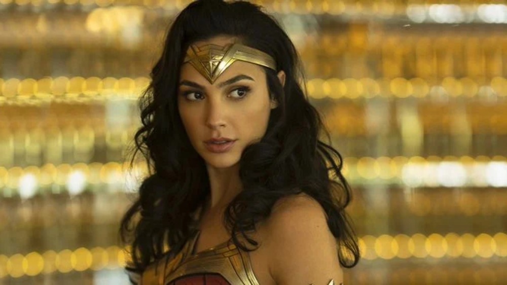 Wonder Woman (Gal Gadot) wears her headband in Wonder Woman 1984