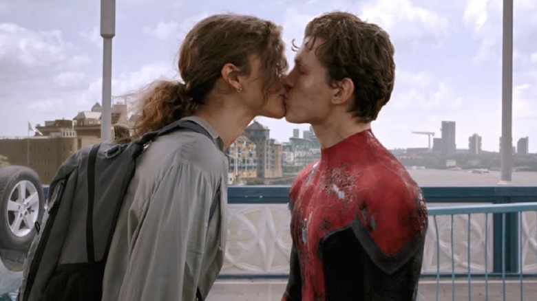 MJ and Peter Parker kissing