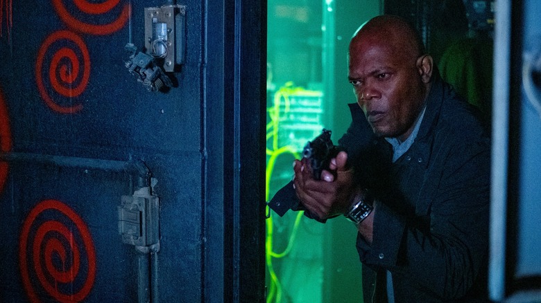 Samuel L. Jackson Marcus Banks pointing gun