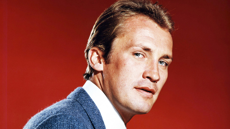 Roy Thinnes in blue suit