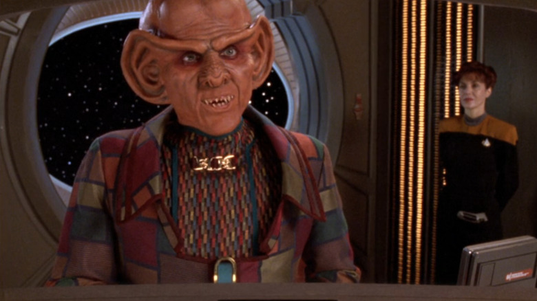 A Ferengi speaks to Commander Riker