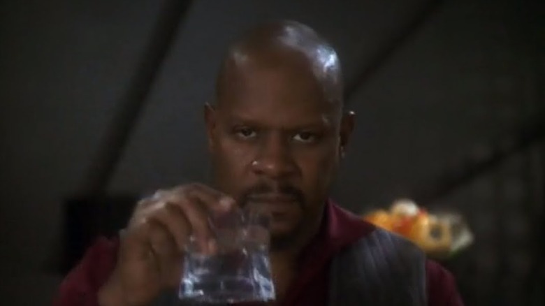 Sisko drinking