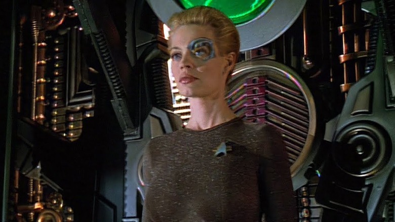 Seven of Nine in a Borg alcove