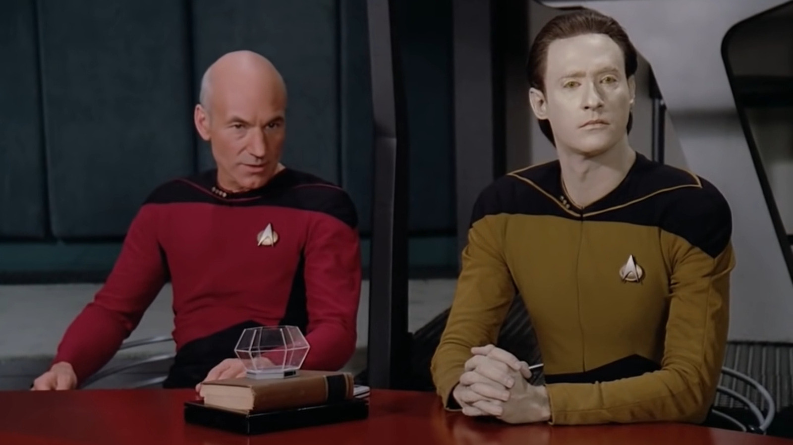 Star Trek: TNG&apos;s Sentient Being Scene Stands The Test Of Time Among Fa...