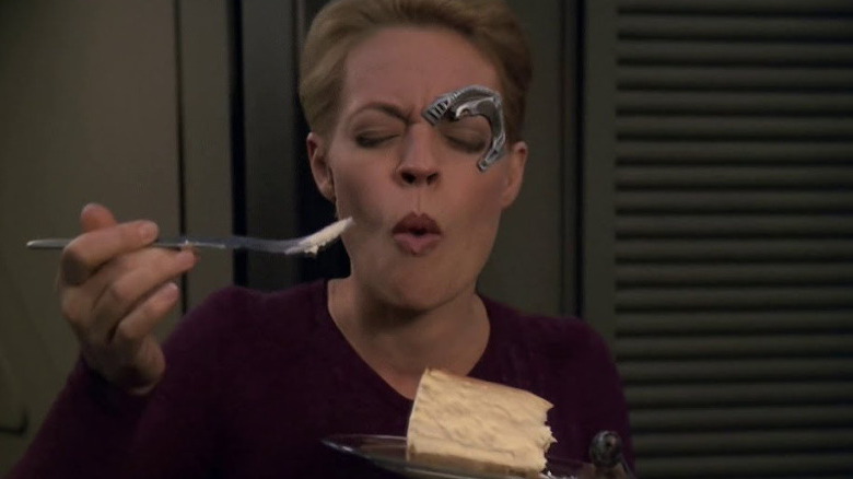 Seven of Nine eating cheesecake