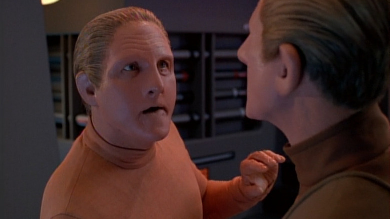 Odo is attacked by a Changeling