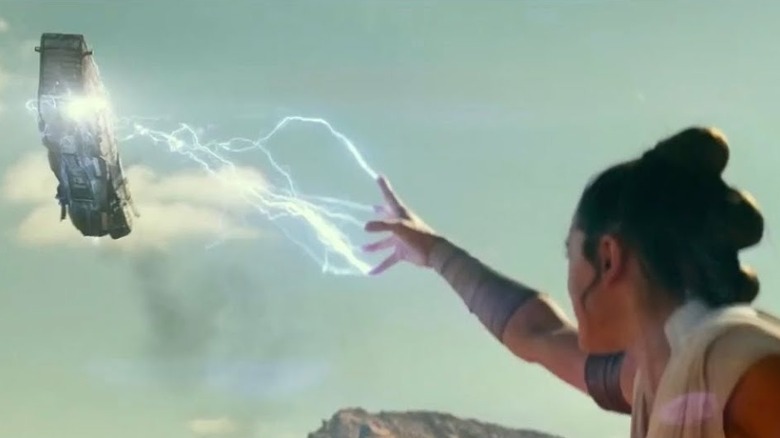 Rey using Force lightning