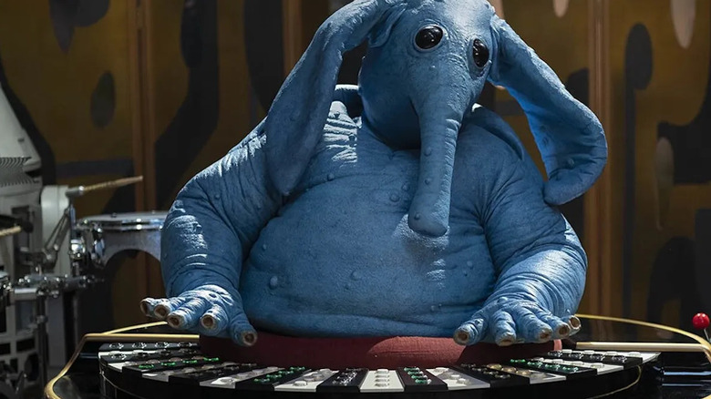 Max Rebo using instrument