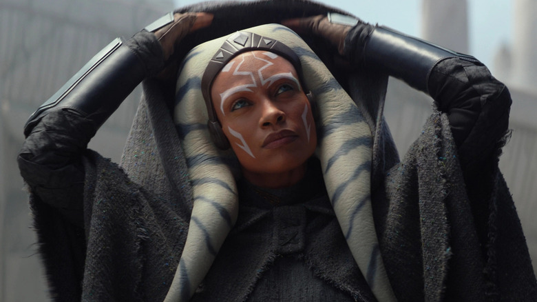 Ahsoka removing her hood