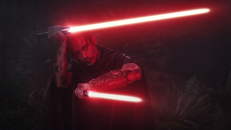 Qimir wielding two lightsabers