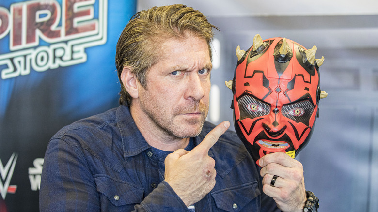 Ray holding Darth Maul mask