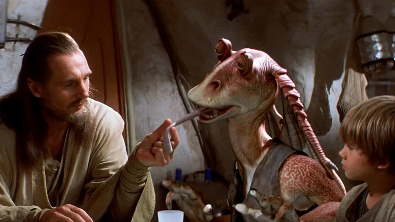 Qui-Gon holding Jar Jar's tongue