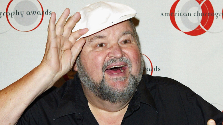 Dom DeLuise tips his cap