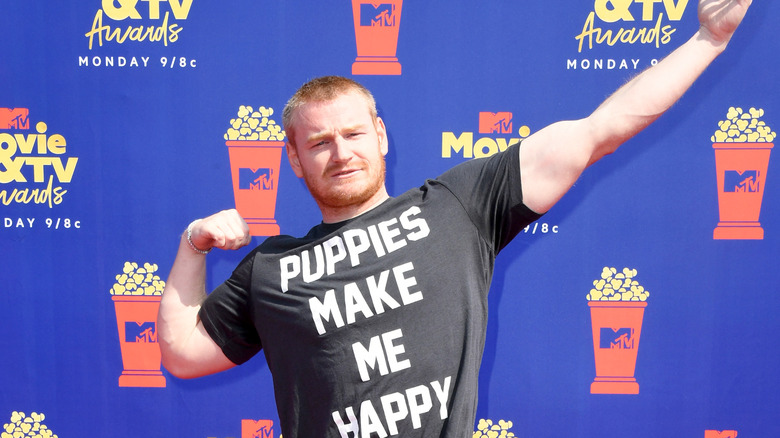 Wes Bergmann flexes on red carpet