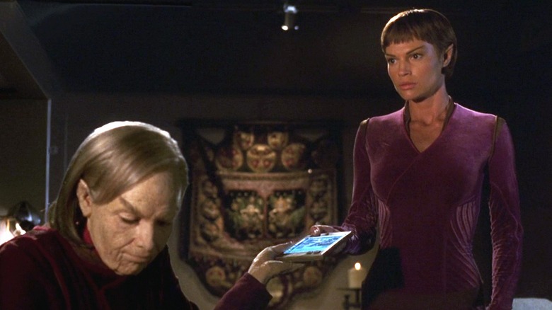 T'Pol hands device to older self