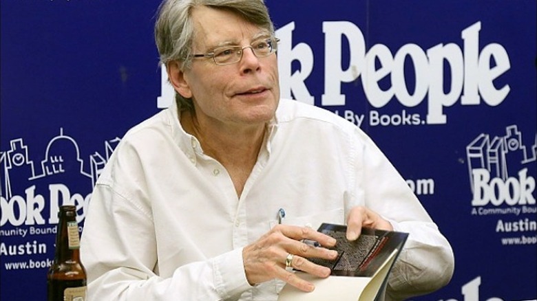 Stephen King signing a book