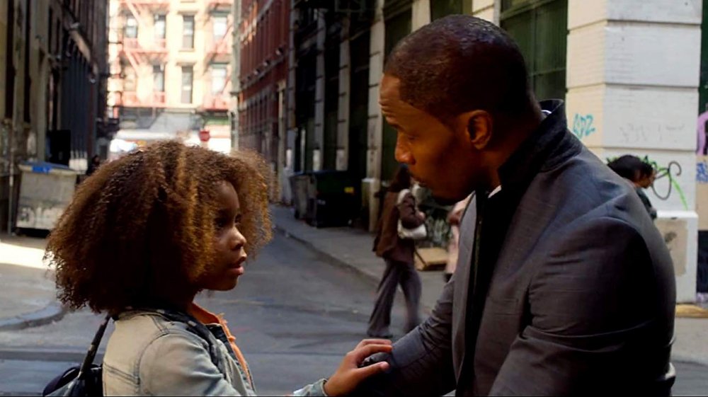 Quvenzhané Wallis as Annie and Jamie Foxx as Will Stacks in Annie, 2014