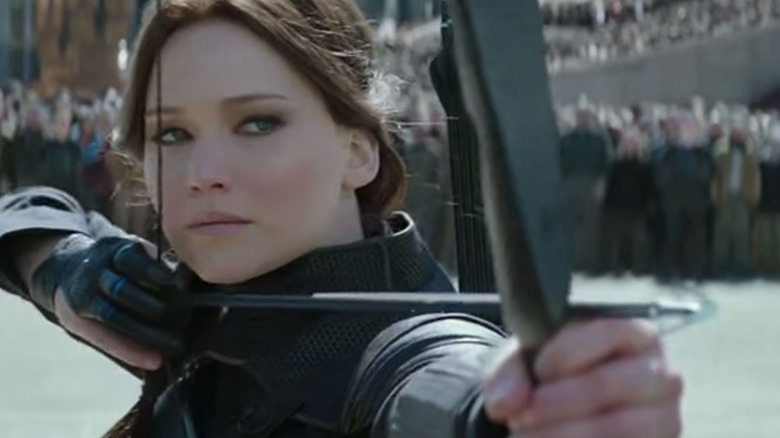 Jennifer Lawrence wields arrow