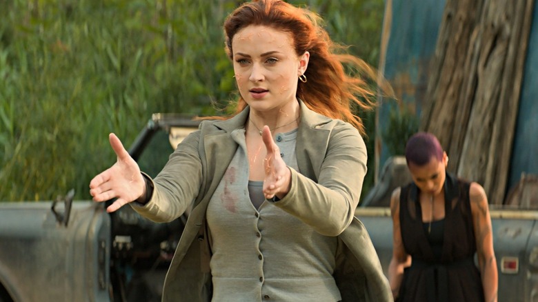 Jean Grey using her powers in "Dark Phoenix" (2019)