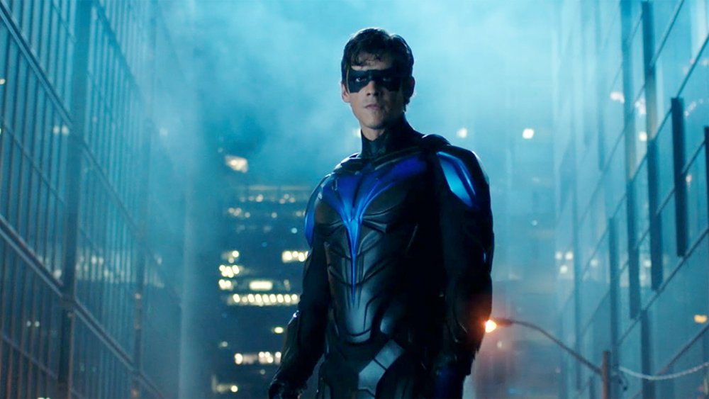 Brenton Thwaites as Nightwing on Titans, superhero sidekicks