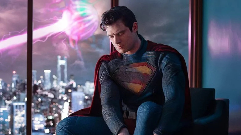 Показ нового костюма Супермена наконец-то дал ответ на один спорный спор