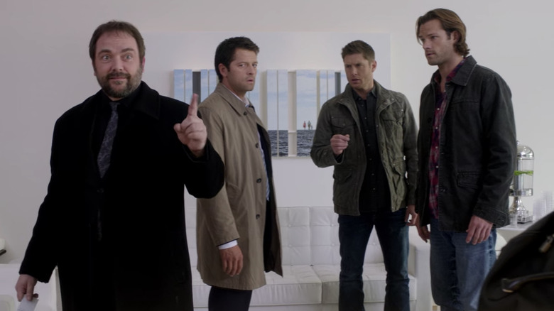 The Winchesters and friends standing 