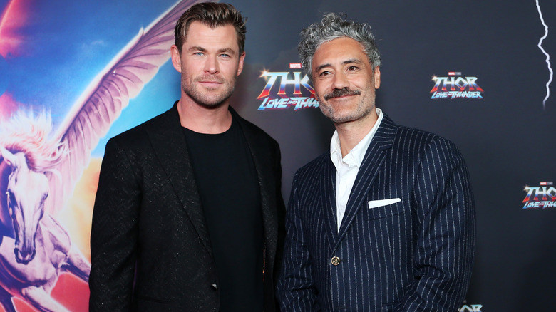 Chris Hemsworth Taika Waititi smiling