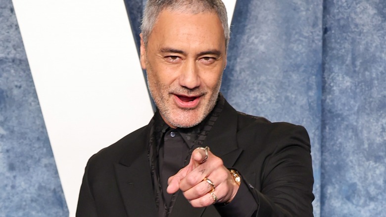 Taika Waititi pointing