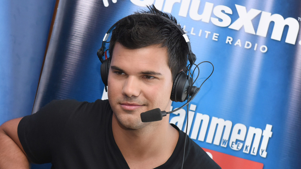 Taylor Lautner head set