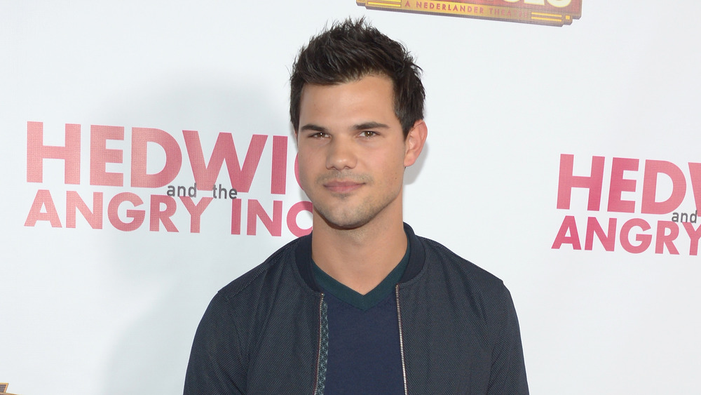 Taylor Lautner gray jacket