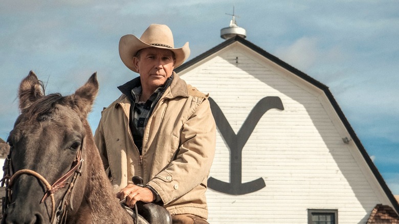 John Dutton riding horse in Yellowstone